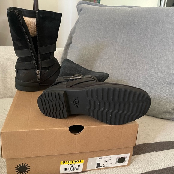 Brand new UGG in two colours… - Picture 4 of 10